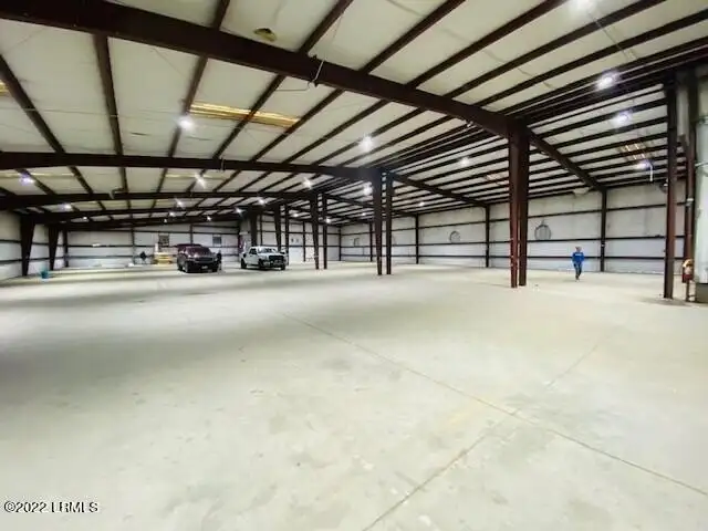 Two Warehouse Spaces for Lease in Ridgeland Near I-95 and Downtown