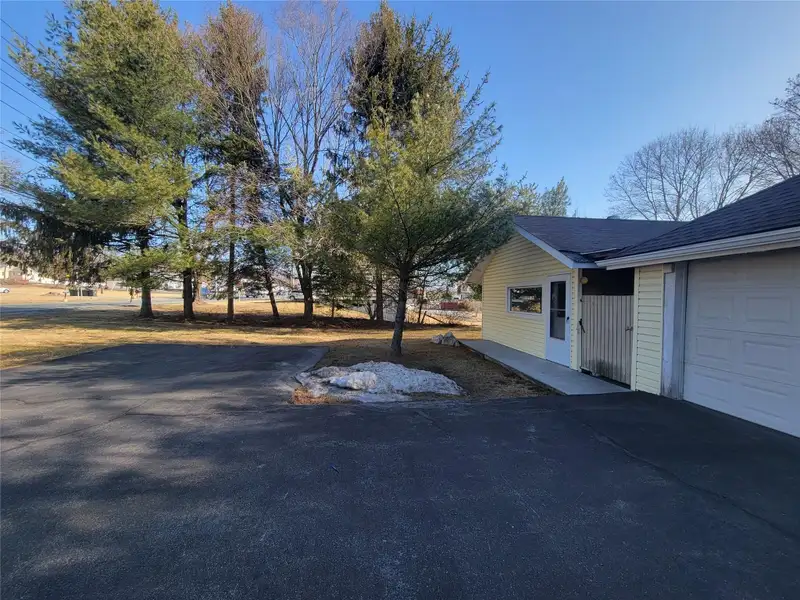 Mixed-use Property in Prime Location with Residential and Commercial Potential