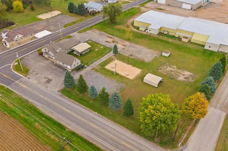 Established Bar and Restaurant with Living Quarters in Stevens Point Area