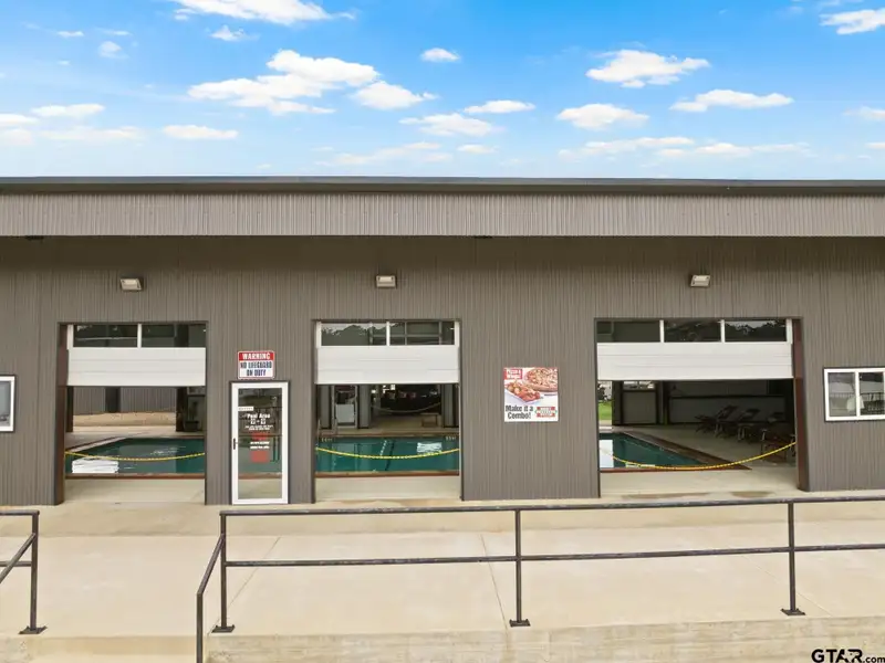 Turnkey Short-term Rental in Twin Lakes Resort, Mount Pleasant - Lakefront Access and Amenities
