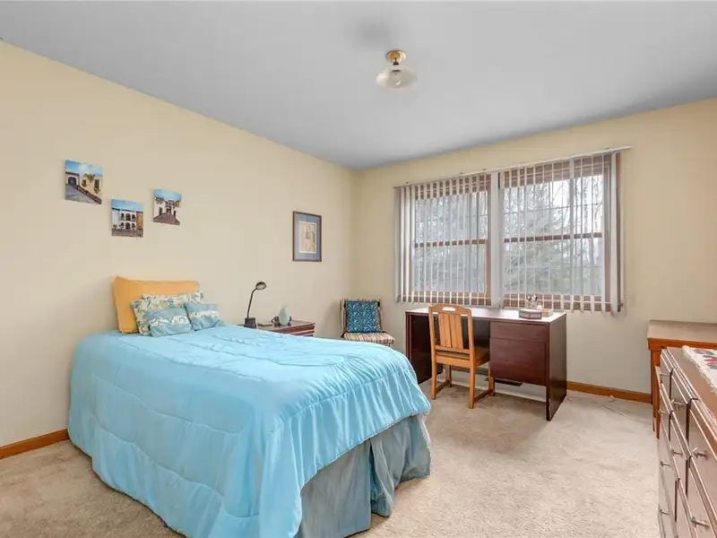 Versatile 75-acre Retreat Center in Hyde Park with Multiple Buildings and Amenities