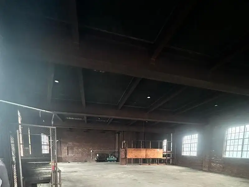 Industrial Building with 6 Bay Truck Repair Facility on 1.47 Acres Near Downtown