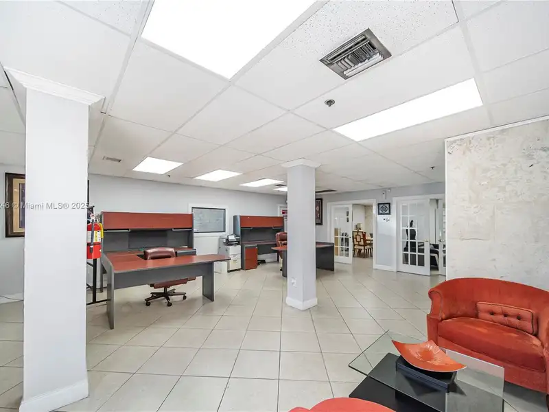 Commercial Property in Doral - Prime Location Near Miami International Airport and Amenities