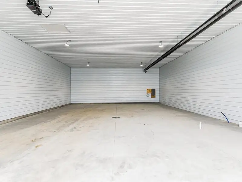 Newly Constructed Commercial Shop/warehouse for Lease Near Hwy Bypass