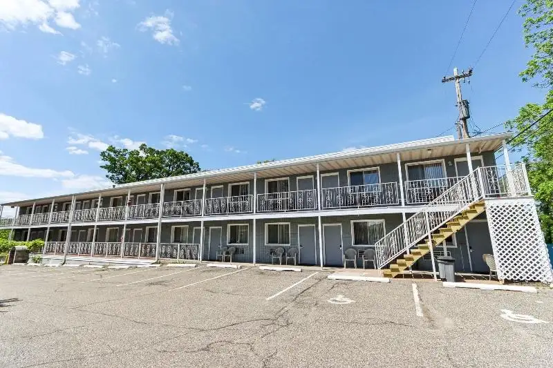 Historic Inn with Guest Suites and Motel Units in Wisconsin Dells