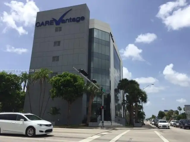 Spacious Corner Medical Office Unit in Central Hialeah – 2,552 Sq Ft