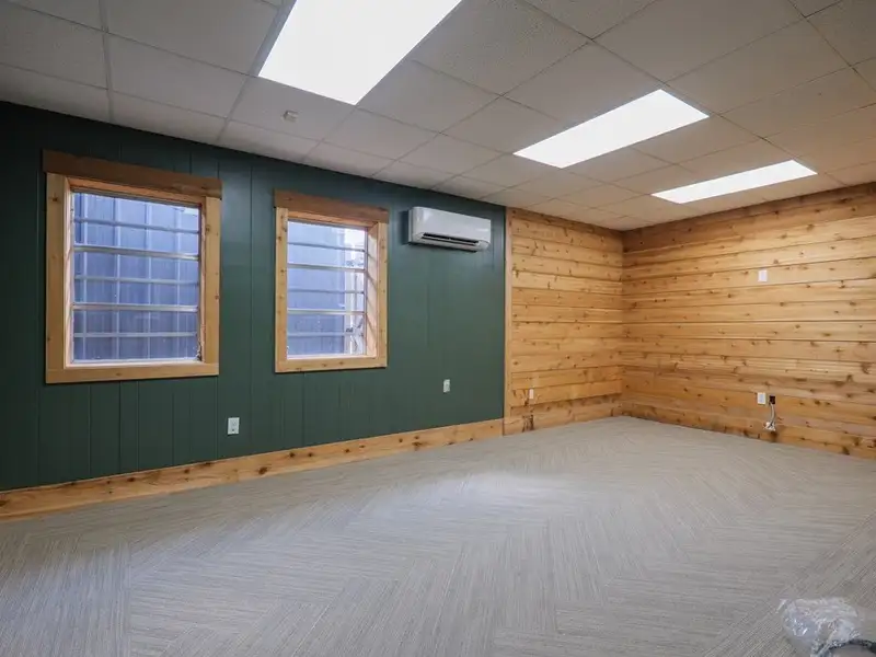 Versatile Commercial Property with Office, Showroom, and Warehouse in Lowndes County