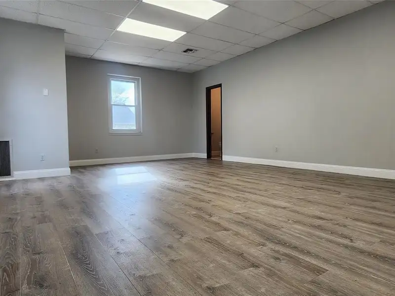 Commercial Space for Lease in Sea Cliff – 450 Sf Office/storage Unit
