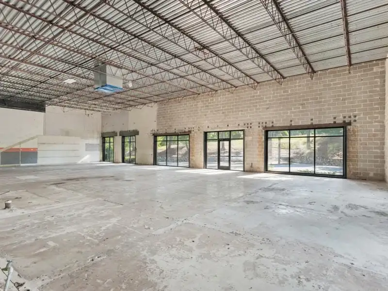 Industrial/flex Building in Prime Atlanta Location with Recent Upgrades and Parking Options