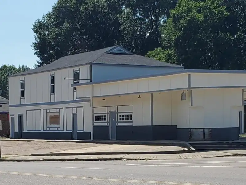 Remodeled Commercial Building with Bar, Apartment, and Tire Shop in Prime Location