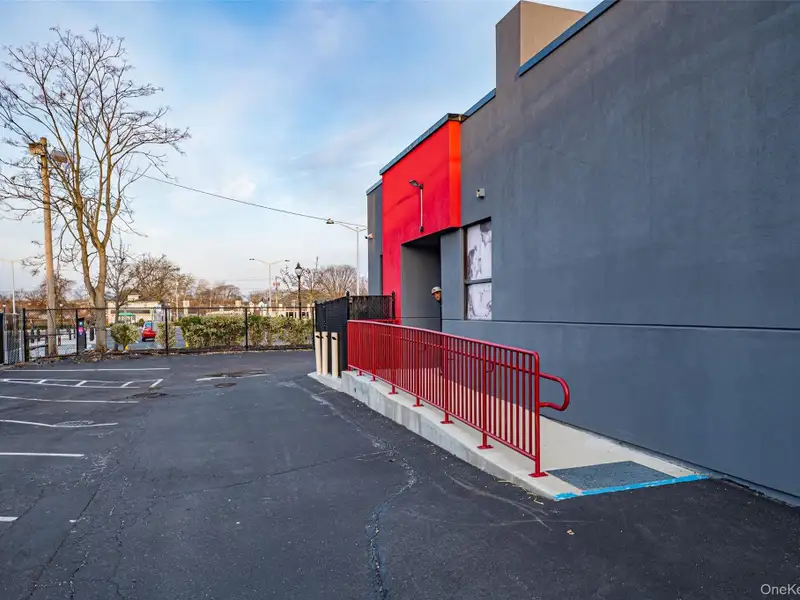 Brand-new Medical Building in Prime Location with State-of-the-art Facilities