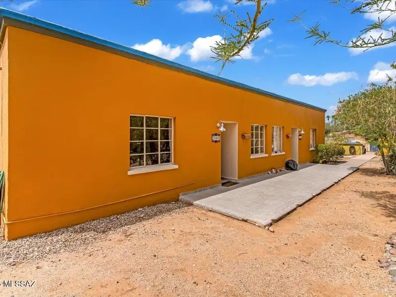 Fully Renovated Multi-family Property in Miramonte Neighborhood with 6 Apartments