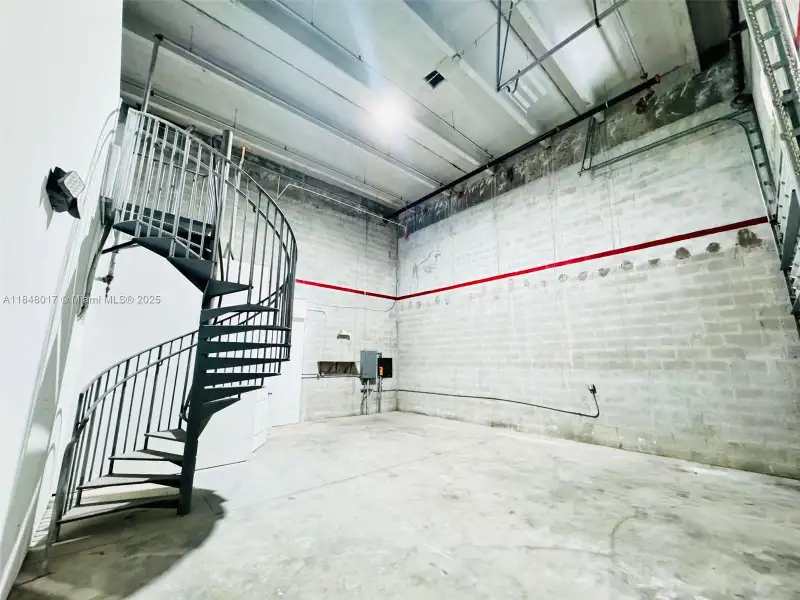 Corner Unit Warehouse with Showroom and Mezzanine in Prime Industrial Location