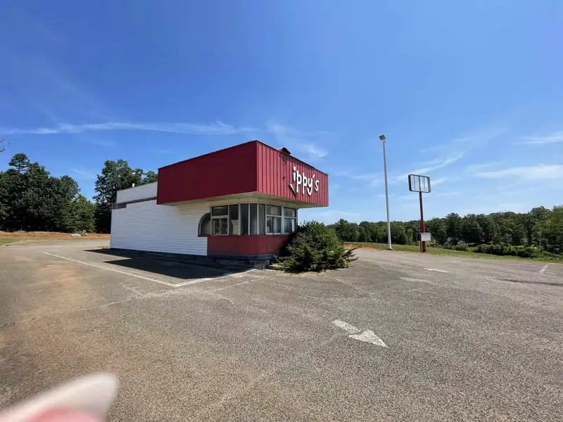 Commercial Property on Hwy 57, 4 Acres with Building and Equipment in Pickwick