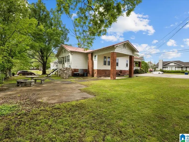 Renovated B-3 Zoned Home in High Traffic Area, Ideal for Air B&b or Event Rentals