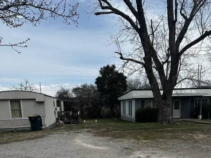Multi-unit Investment Opportunity on Paulk Lane with Established Tenants and Cash Flow