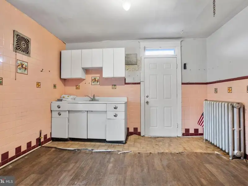 Standalone Commercial Building with Apartment on Macdade Boulevard