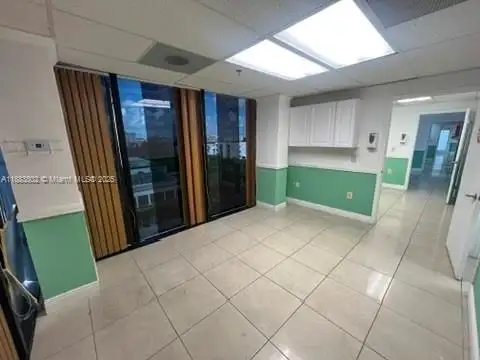 Spacious Corner Medical Office Unit in Central Hialeah – 2,552 Sq Ft