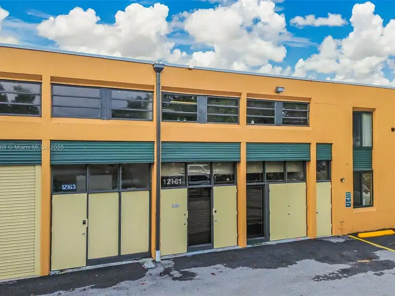 Office Warehouse with Dedicated Space in Kendall Park Commercial Area