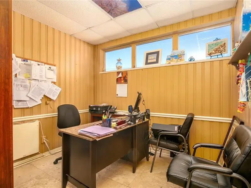 Medical Office Building for Sale in Prime Clermont Location with Ample Parking