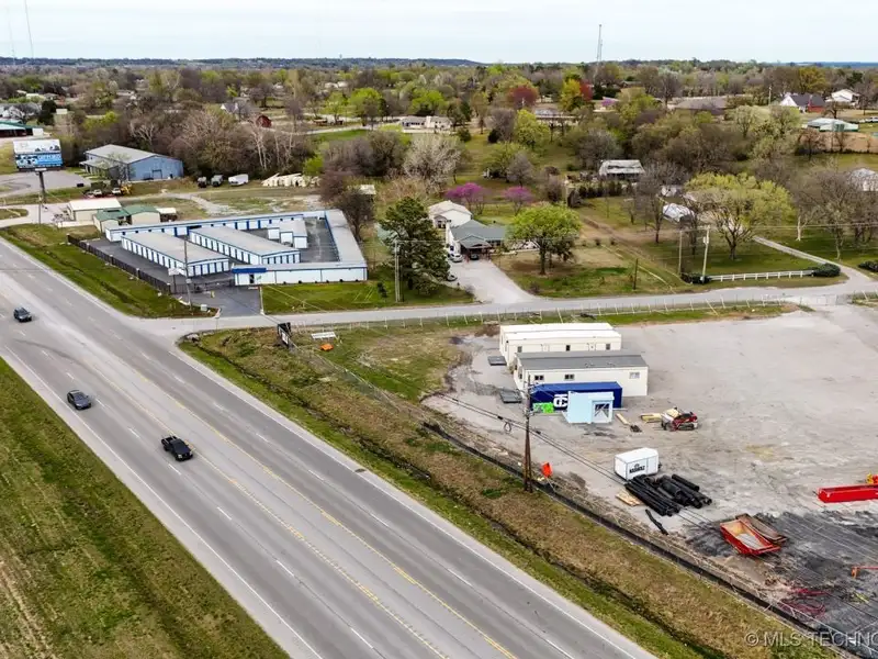 Commercial Property with House and Shops on 2 Acres in Coweta Near Casino