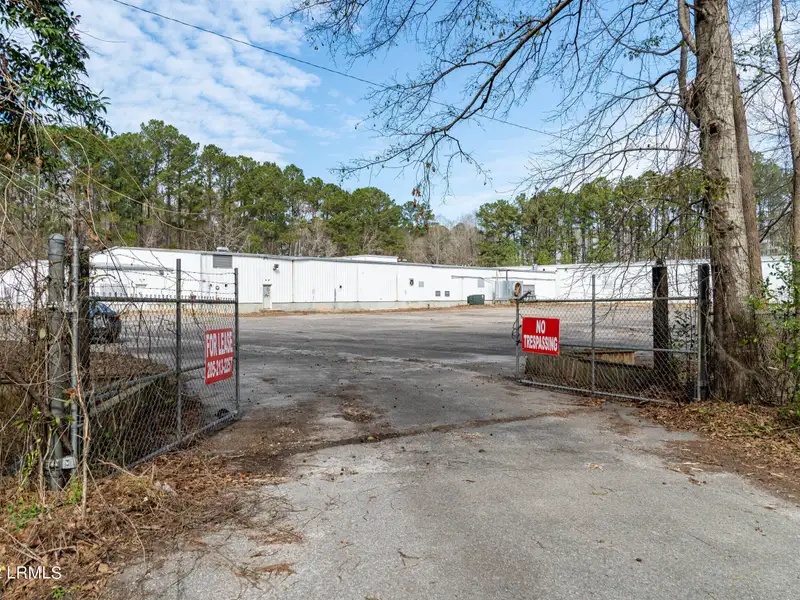 Two Warehouse Spaces for Lease in Ridgeland Near I-95 and Downtown