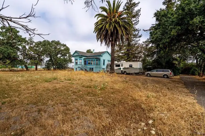 6.33-acre Development Opportunity in Prime Santa Rosa Location