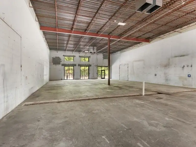 Industrial/flex Building in Prime Atlanta Location with Recent Upgrades and Parking Options