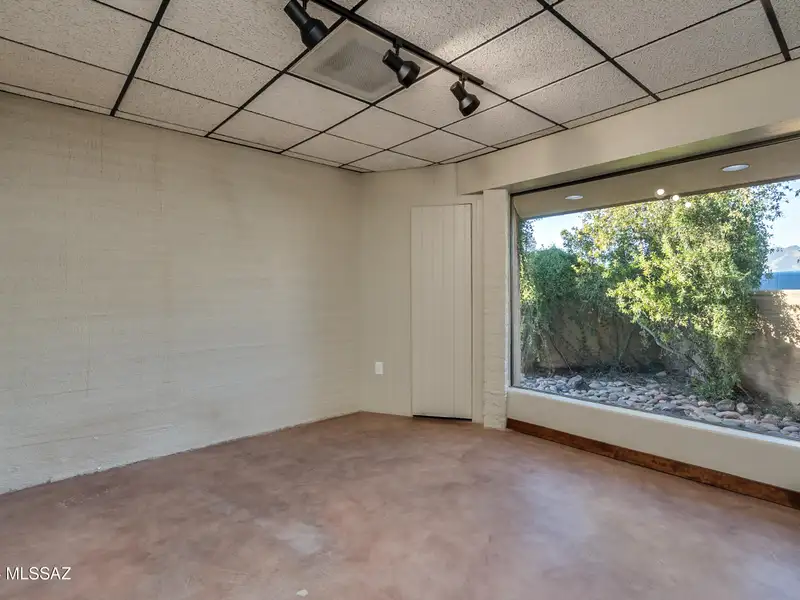 2,975 Sqft Office Space for Sale in Prime Broadway and Wilmot Location with Parking Lot