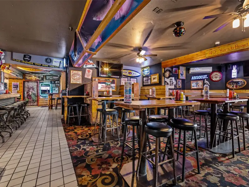 Historic Del's Bar & Grill: Profitable Lakeside Business in Somers, Mt with Liquor License