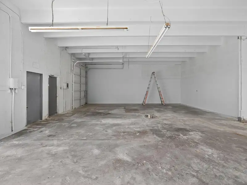 Versatile 2,700 Sf Flex/industrial Condo Units in Jupiter's Industrial Corridor