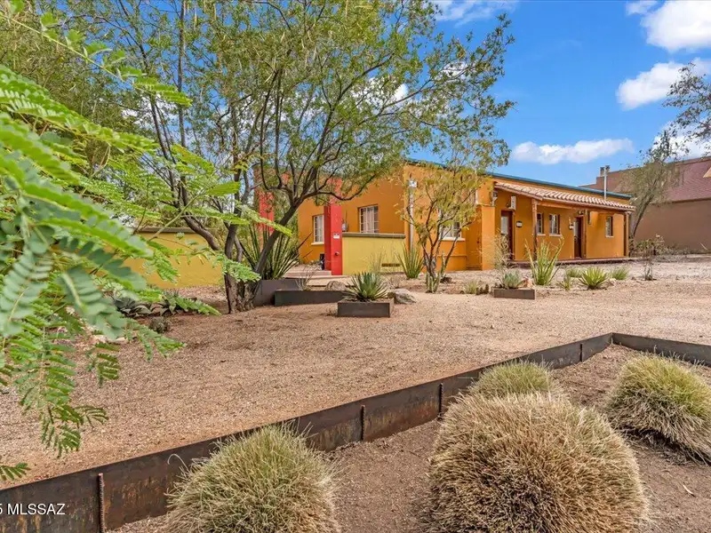Fully Renovated Multi-family Property in Miramonte Neighborhood with 6 Apartments