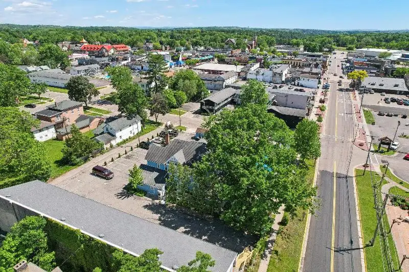 Historic Inn with Guest Suites and Motel Units in Wisconsin Dells
