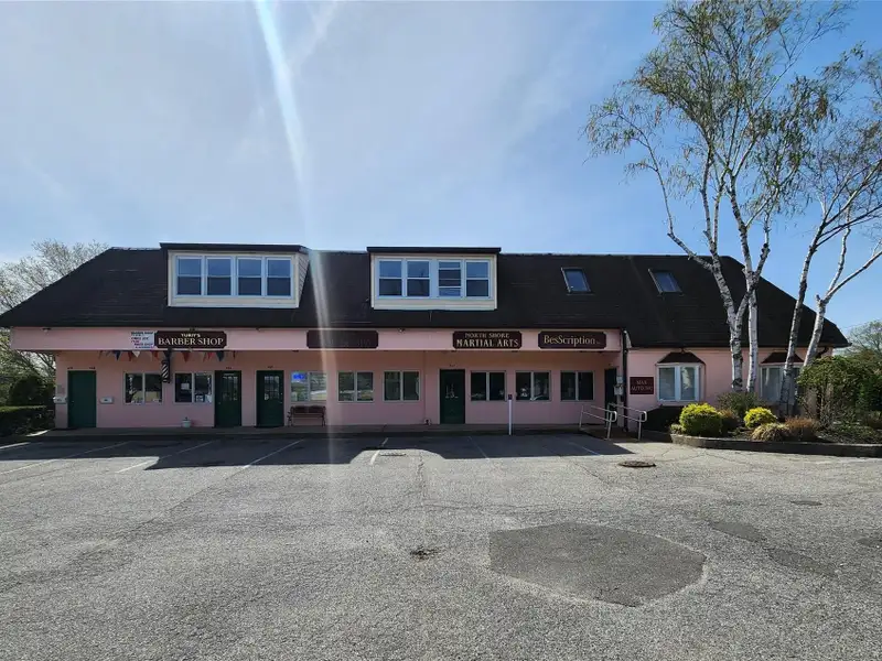 Commercial Space for Lease in Sea Cliff – 450 Sf Office/storage Unit
