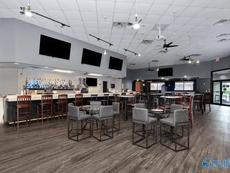 Commercial Property in Mid City Huntsville - Versatile Space with Kitchen and Offices