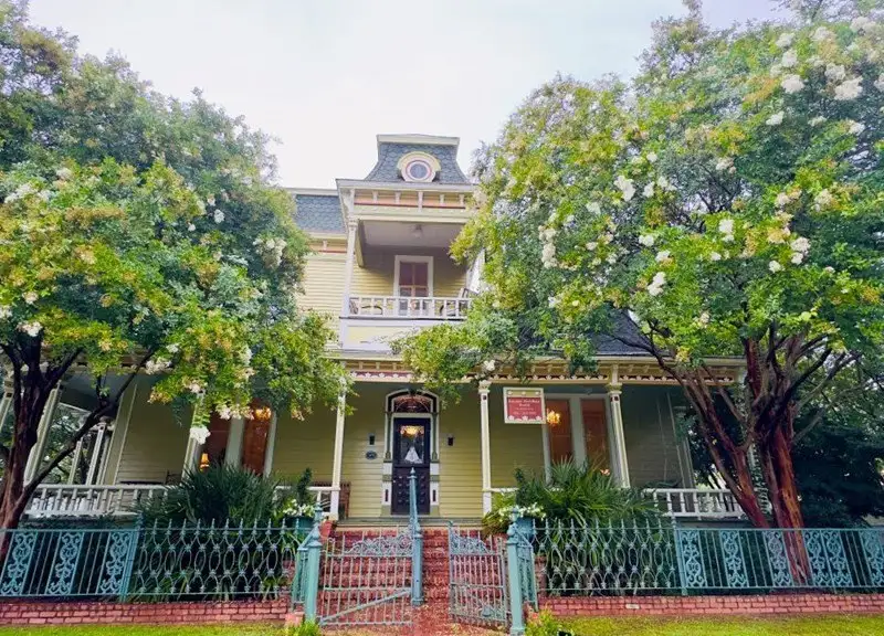Versatile Historic District Property for Restaurant, Venue, or Retail with Ample Parking