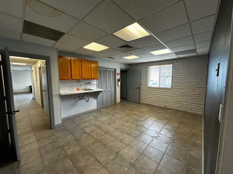 Warehouse and Office Space with Gated Yard in Prime Location