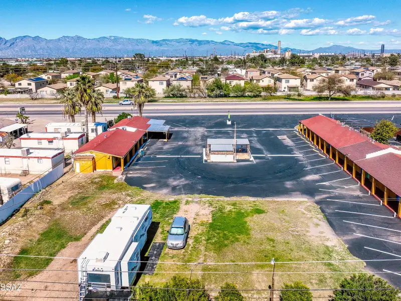 Well-maintained 18-unit Motel Near Tucson Airport with Rv Spaces and Ample Parking