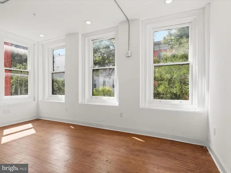 Fully Renovated Six-unit Property in Mount Vernon, Baltimore with Modern Finishes and Parking