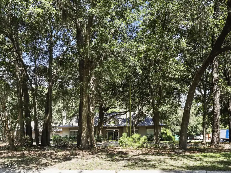 Multi-use Building with Long-term Tenant and Warehouse/office Space in Prime Location
