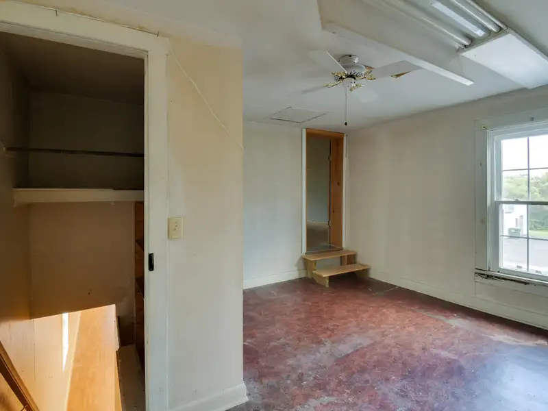 Versatile 6,724 Sqft Residential-commercial Property in Prime Location with Multiple Income Potential