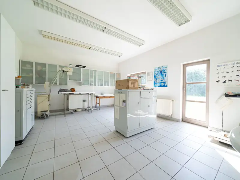 Versatile Commercial Property with Residences in Nördlingen’s Prime Location