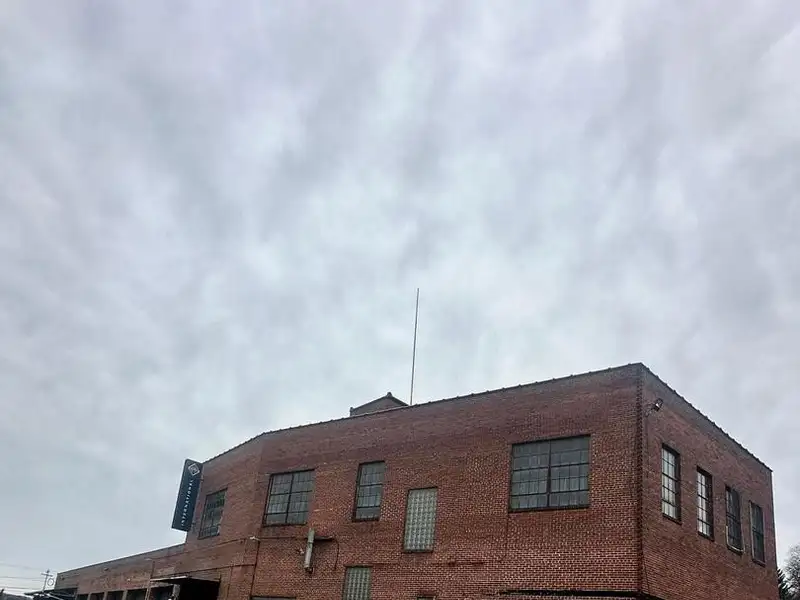 Industrial Building with 6 Bay Truck Repair Facility on 1.47 Acres Near Downtown