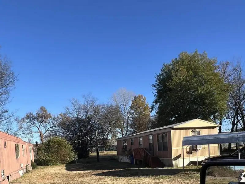 Mobile Home Park with 4 Trailers in North Little Rock, C4 Zoning