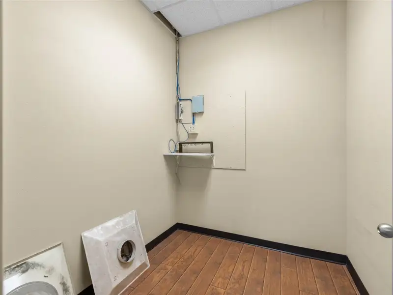 Remodeled Office Suites with Highway Access and Tenant Improvements Available
