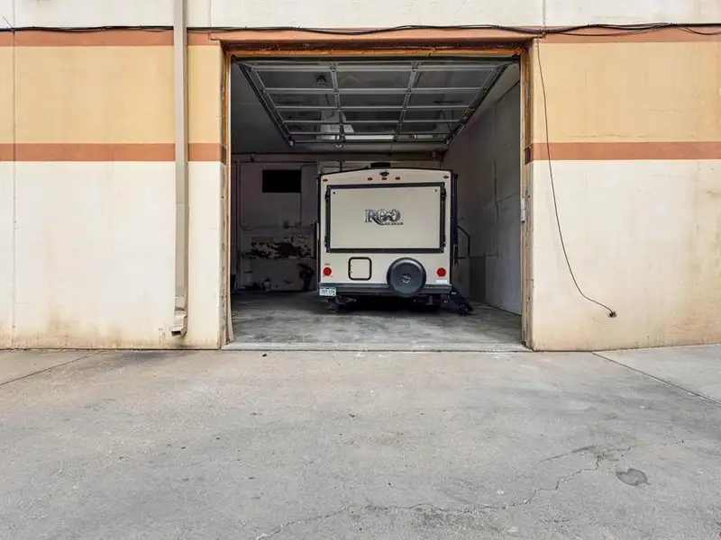 Industrial Office/warehouse Space in Bodo Park with On-site Parking and City Utilities
