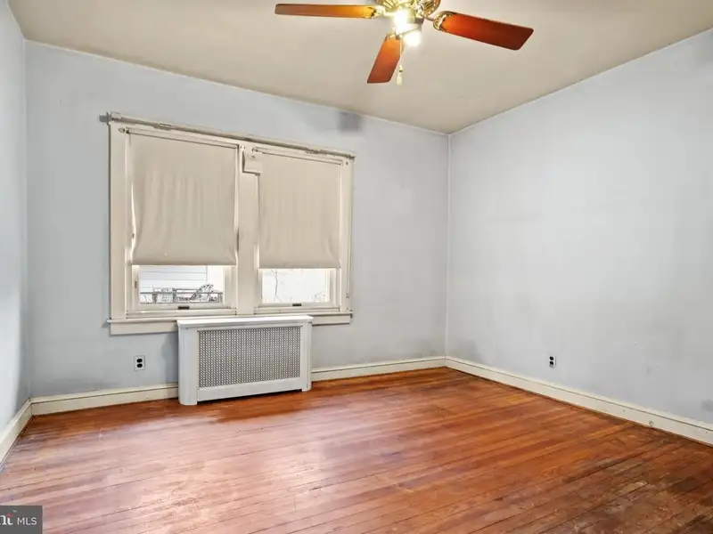 Mixed-use Property with Bar, Residential Space, and Garage in Folcroft Borough