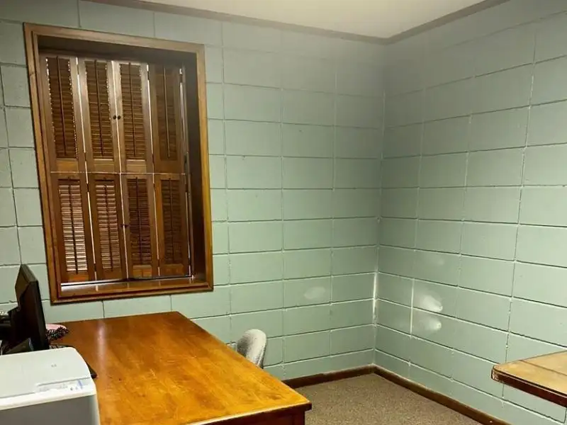 Office Building for Sale or Lease Near Port - 4100 Sq Ft with Conference Room and Parking