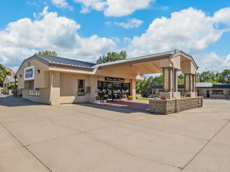 Investment Opportunity: Four Suite B&b in Montrose, Colorado with 7.2% Projected Cap Rate