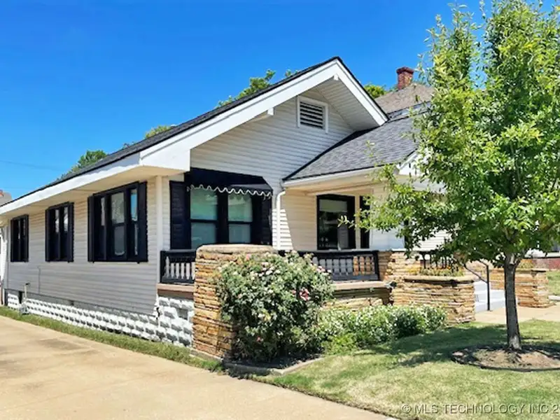 Updated Office Building with 4-5 Offices and Covered Parking in Prime Location